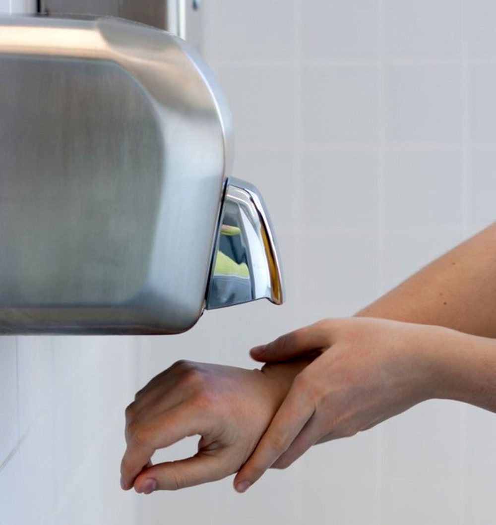 رعایت بهداشت با دست خشک کن برقی